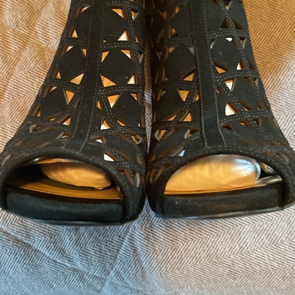 MICHAEL Michael Kors Ivy Bootie. Black. Size 10. - Picture 12 of 16